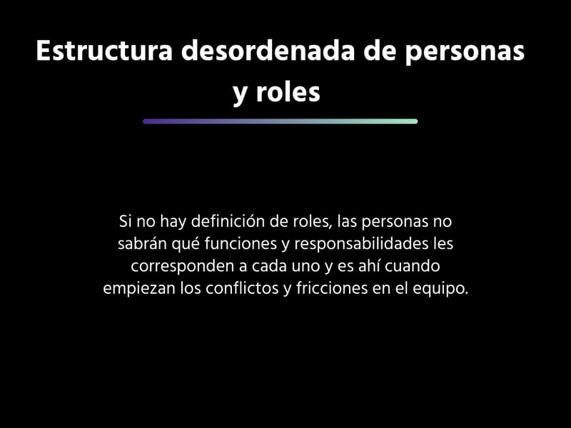 Estructura desordenada de personas y roles